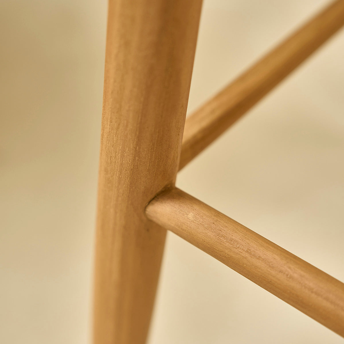 AMBRE - Set aus 2 Hockern aus massivem Teakholz 75 cm