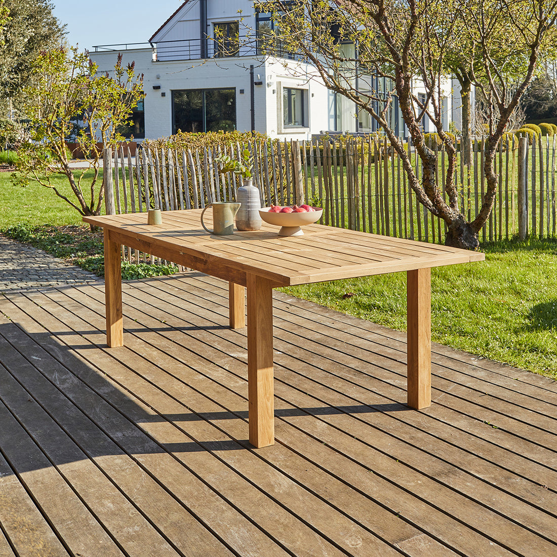 GABRIELLE - Ausziehbarer Gartentisch aus recyceltem massivem Teakholz für 8/10 pers.