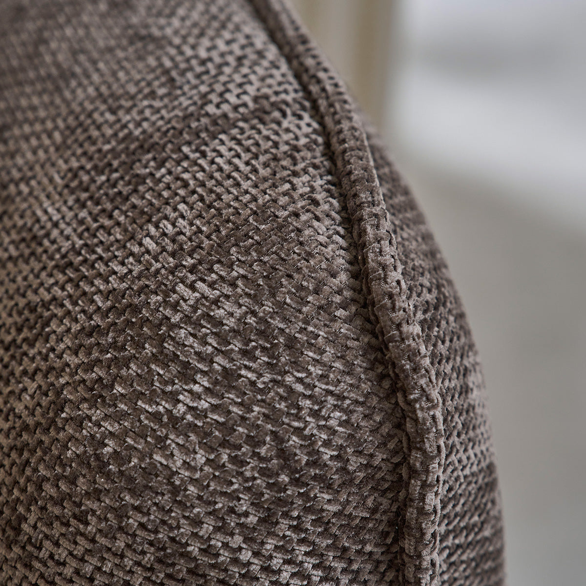 HECTOR - Gerades 3-Sitzer-Sofa aus Massivholz und gewebtem Samtstoff in mokka