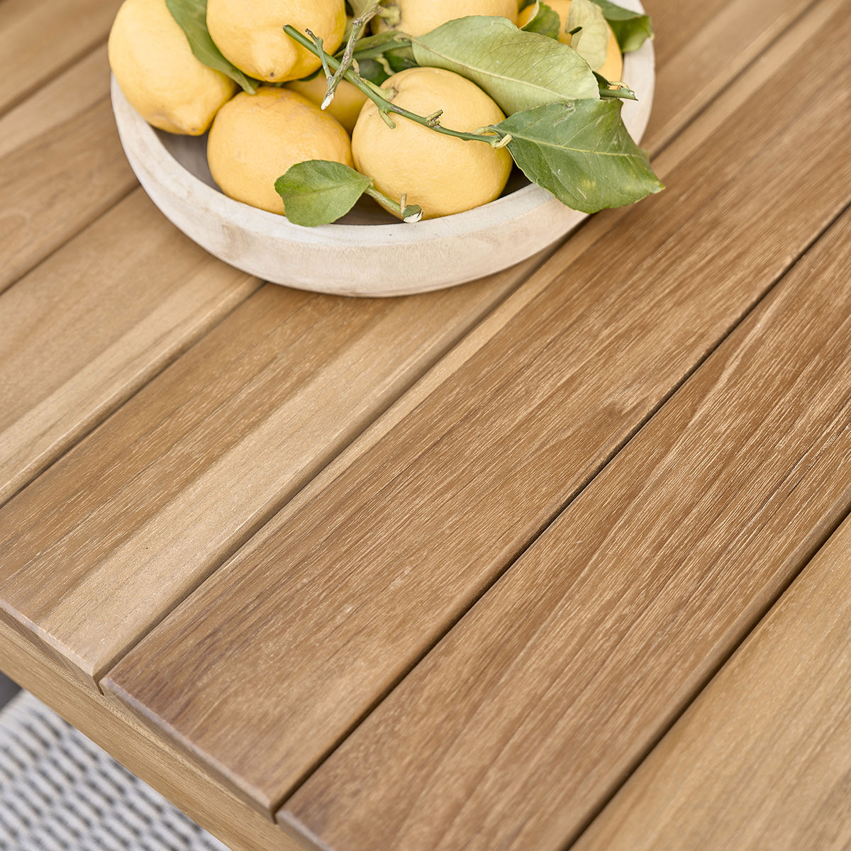 LIVIE - Gartenmöbel aus massivem Teakholz und mit beigem Seilsitz für 8 Pers.