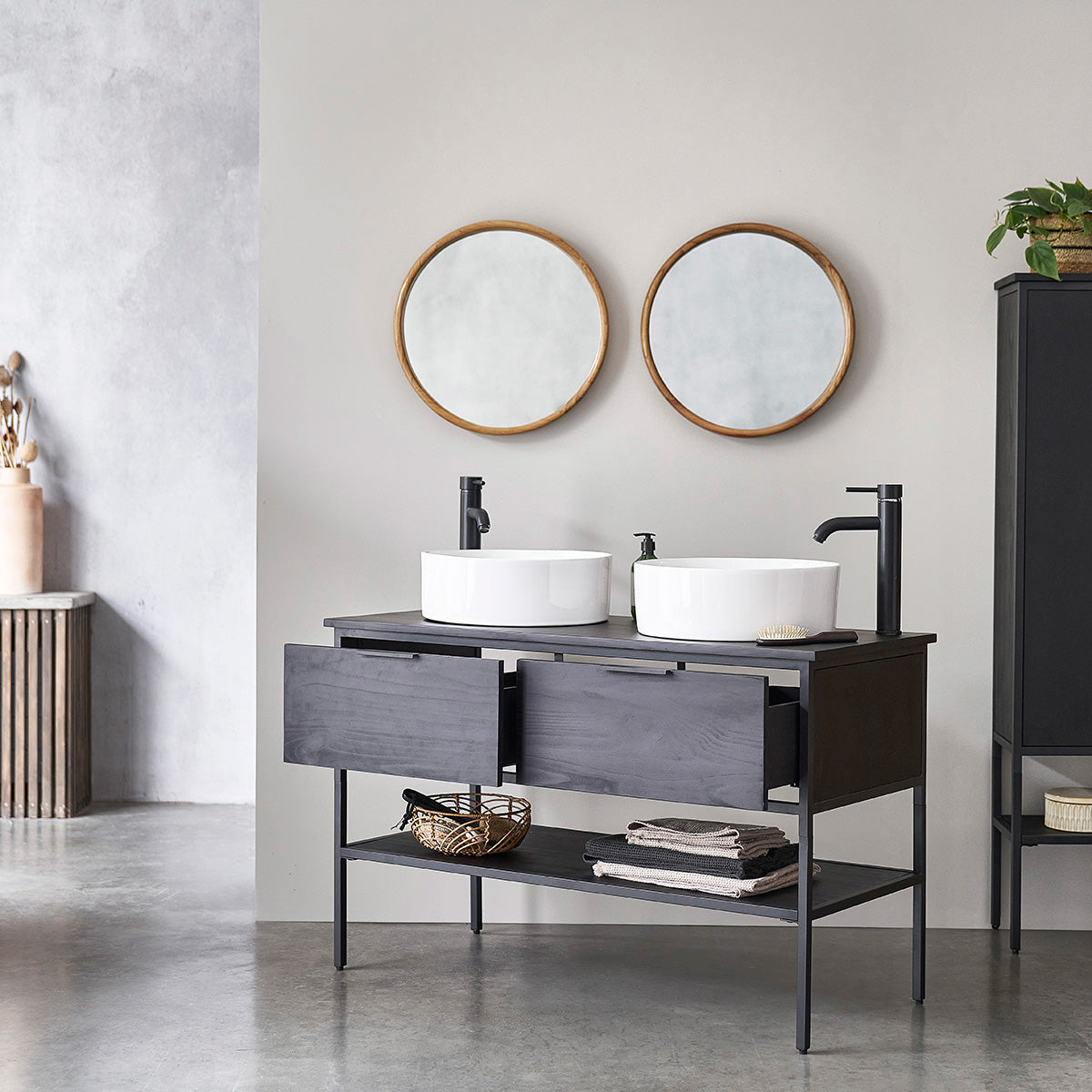 NEVEN - Waschtischunterschrank aus massiver Kiefer und Metall 120 cm