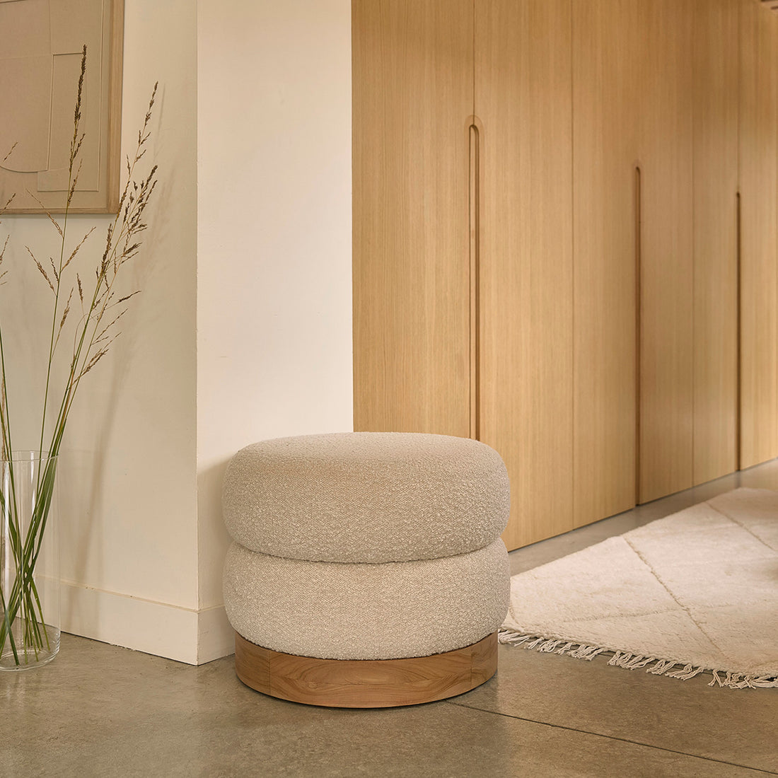 SERENE - Hocker aus massivem Teakholz und weißem Bouclé-Stoff Ø55 cm