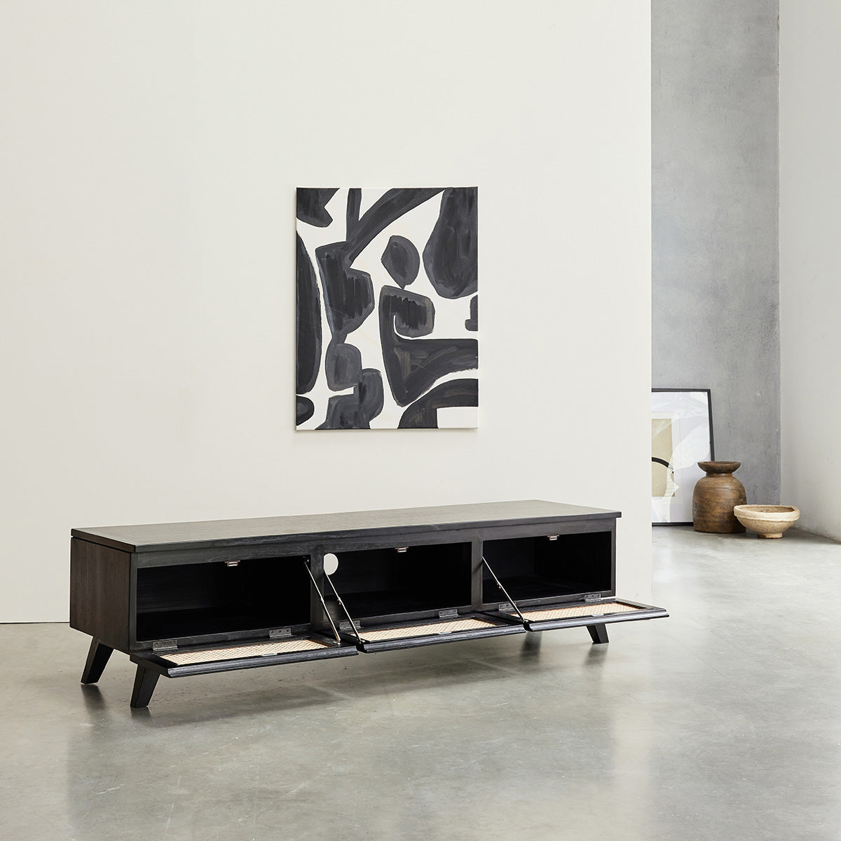 ISÉE - TV-Möbel aus massivem Mindi und schwarzem Rohrgeflecht 160 cm