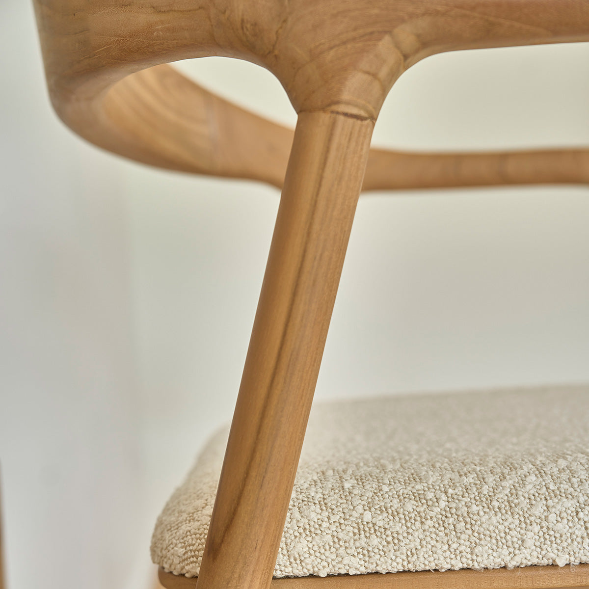 AMBRE - Set aus 2 Stühlen aus massivem Teakholz mit Boucle-Sitz