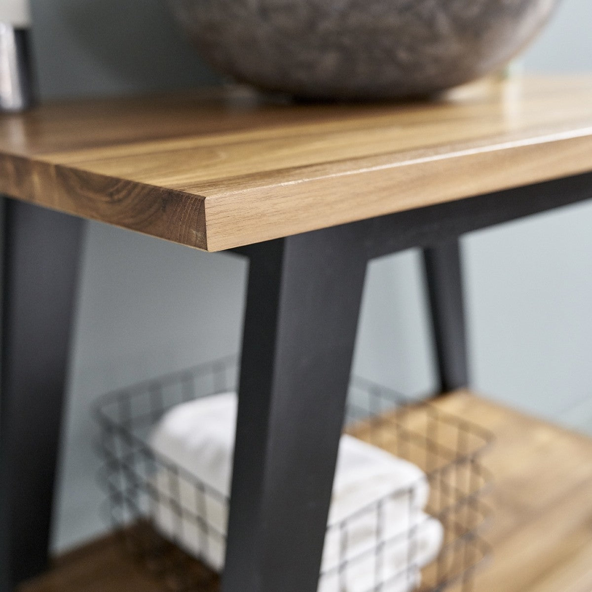 SARA - Badezimmermöbel aus massivem Teakholz mit schwarzen Beinen 80 cm