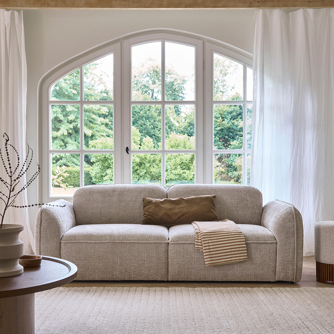 HECTOR - Gerades 3-Sitzer-Sofa aus beigefarbenem strukturiertem Samt