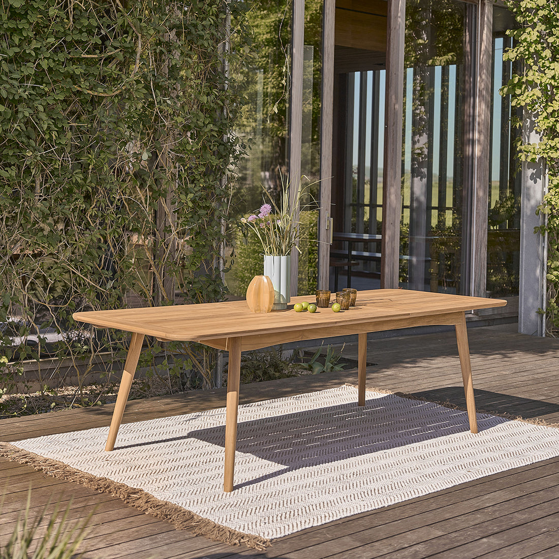 AUBE - Ausziehbarer Gartentisch aus massivem Teakholz 6/8 pers.
