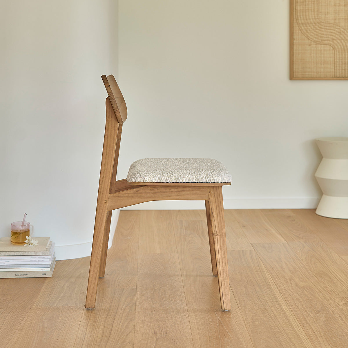 ADELE - Set aus 2 Stühlen aus massivem Teakholz mit Bouclé-Sitz