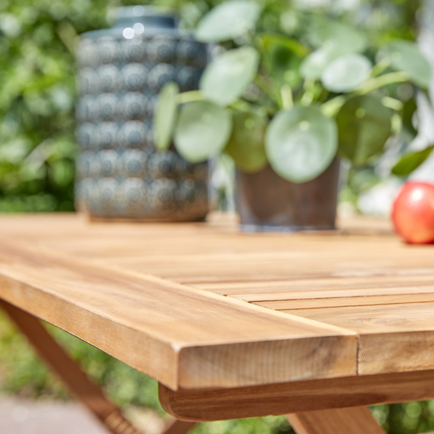 HANOÏ - Gartenmöbel aus massiver Akazie und schwarzem Textilene 4 Sitze