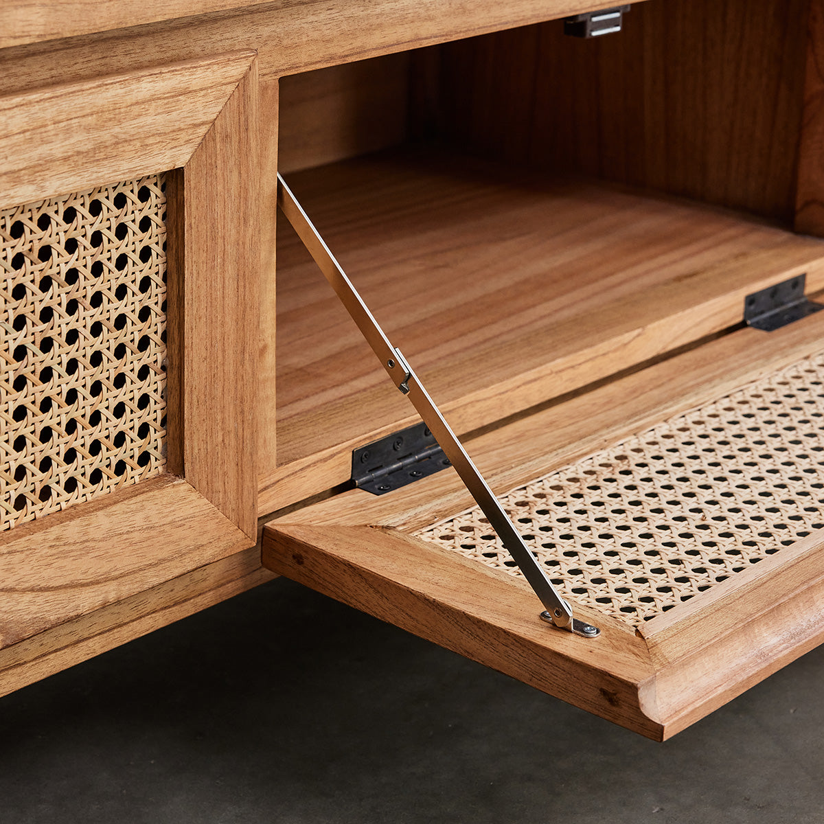 ISÉE - TV-Möbel aus massivem Mindi und mit Rohrgeflecht 160 cm