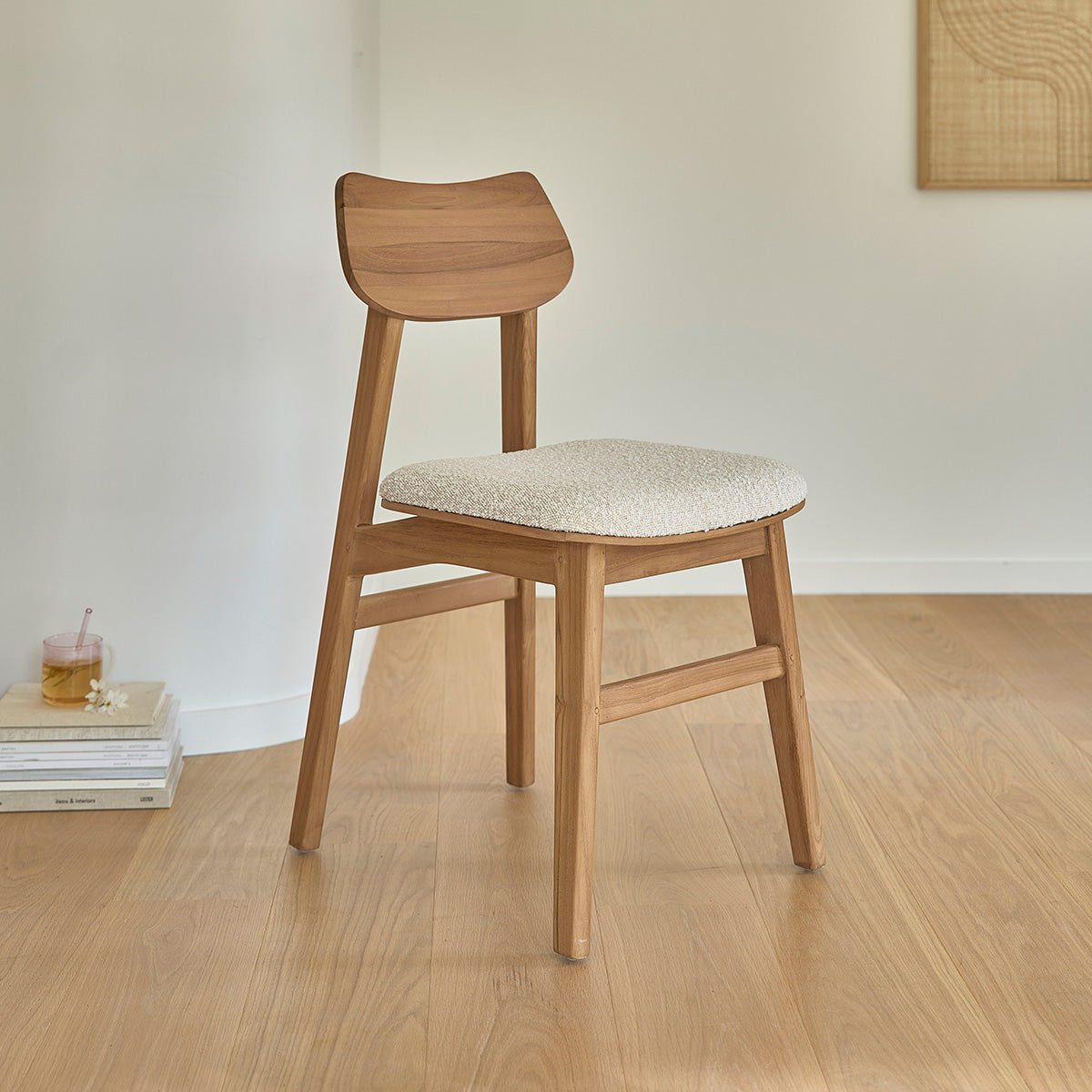 ADELE - Set aus 2 Stühlen aus massivem Teakholz mit Bouclé-Sitz