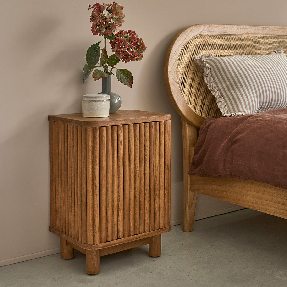 COLINE - Nachttisch aus Teakholz