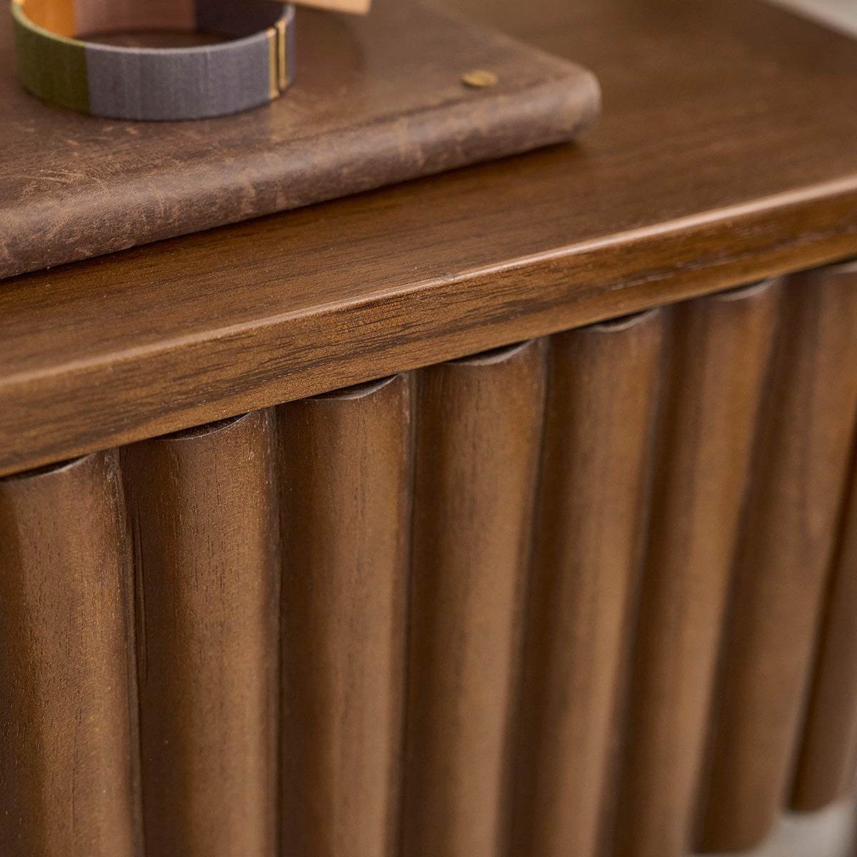 TRINIDAD - Nachttisch aus Mindiholz, hängend, 45 cm