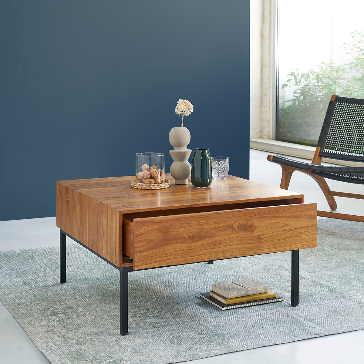 LINA - Couchtisch aus massivem Teakholz und Metall 70 cm