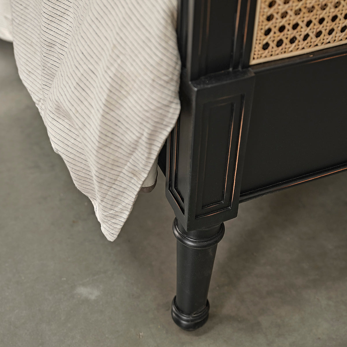 SOHO - Bett aus Rohrgeflecht und Massivholz 160 cm