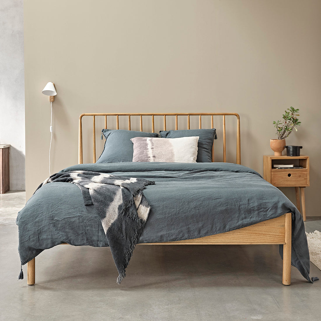 ESMEE - Bett aus massivem Mindi 160 cm, mit Lattenrost
