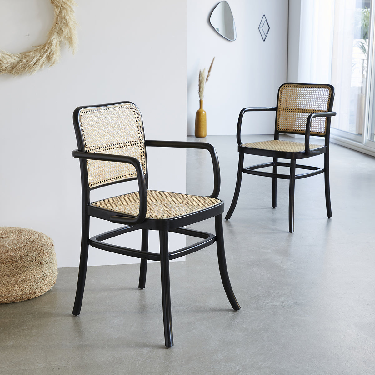 ARON - Set aus 2 Stühlen mit Armlehnen aus massivem Mahagoni und Rohrgeflecht