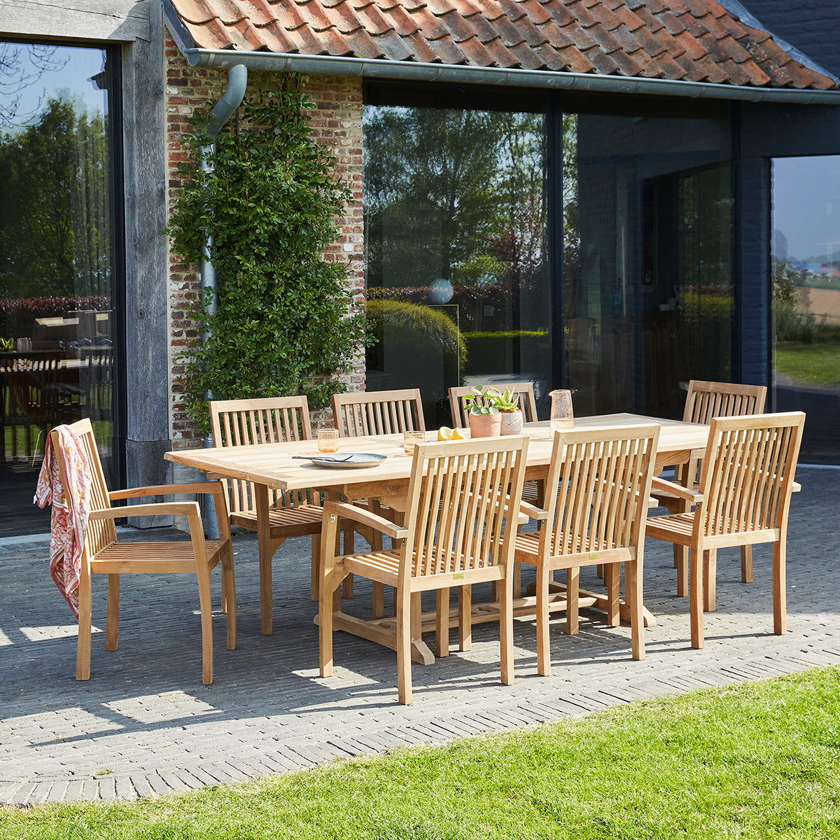 MIDLAND - Ausziehbare Gartenmöbel aus massivem Teakholz für 8/10 Pers.