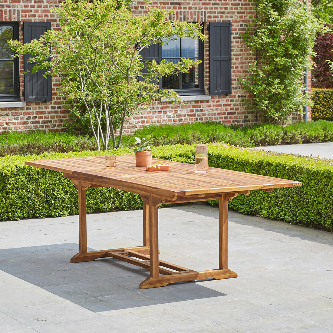 BALI - Ausziehbarer Gartentisch aus geöltem Teakholz für 8/10 pers.