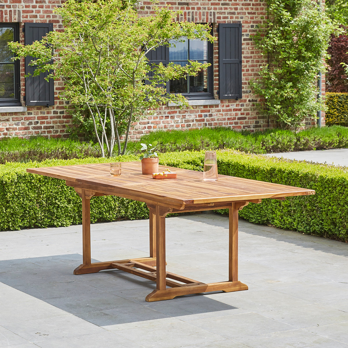 BALI - Ausziehbarer Gartentisch aus geöltem Teakholz für 8/10 pers.