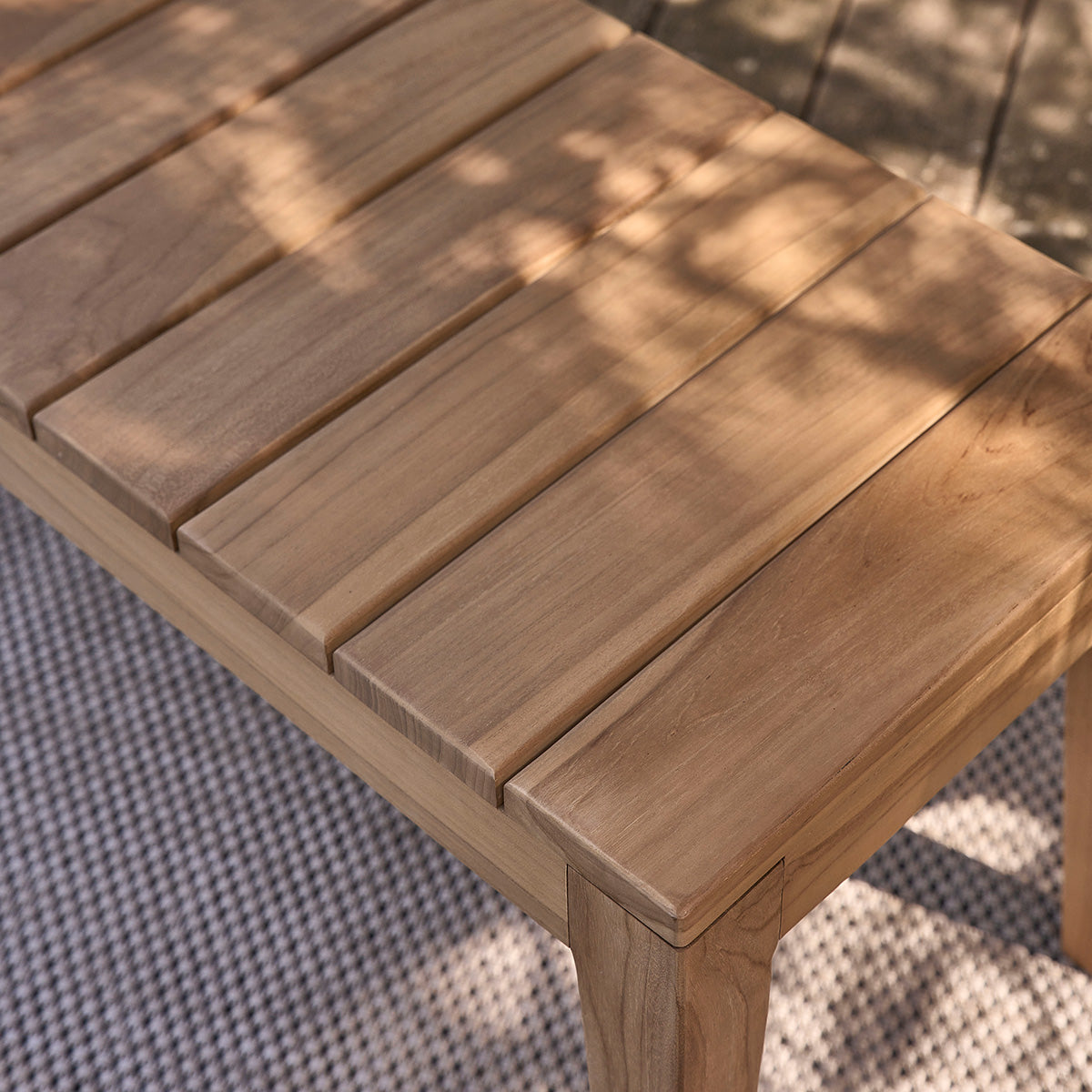 BARI - Gartenbank aus massivem Teakholz 180 cm mit Kissen