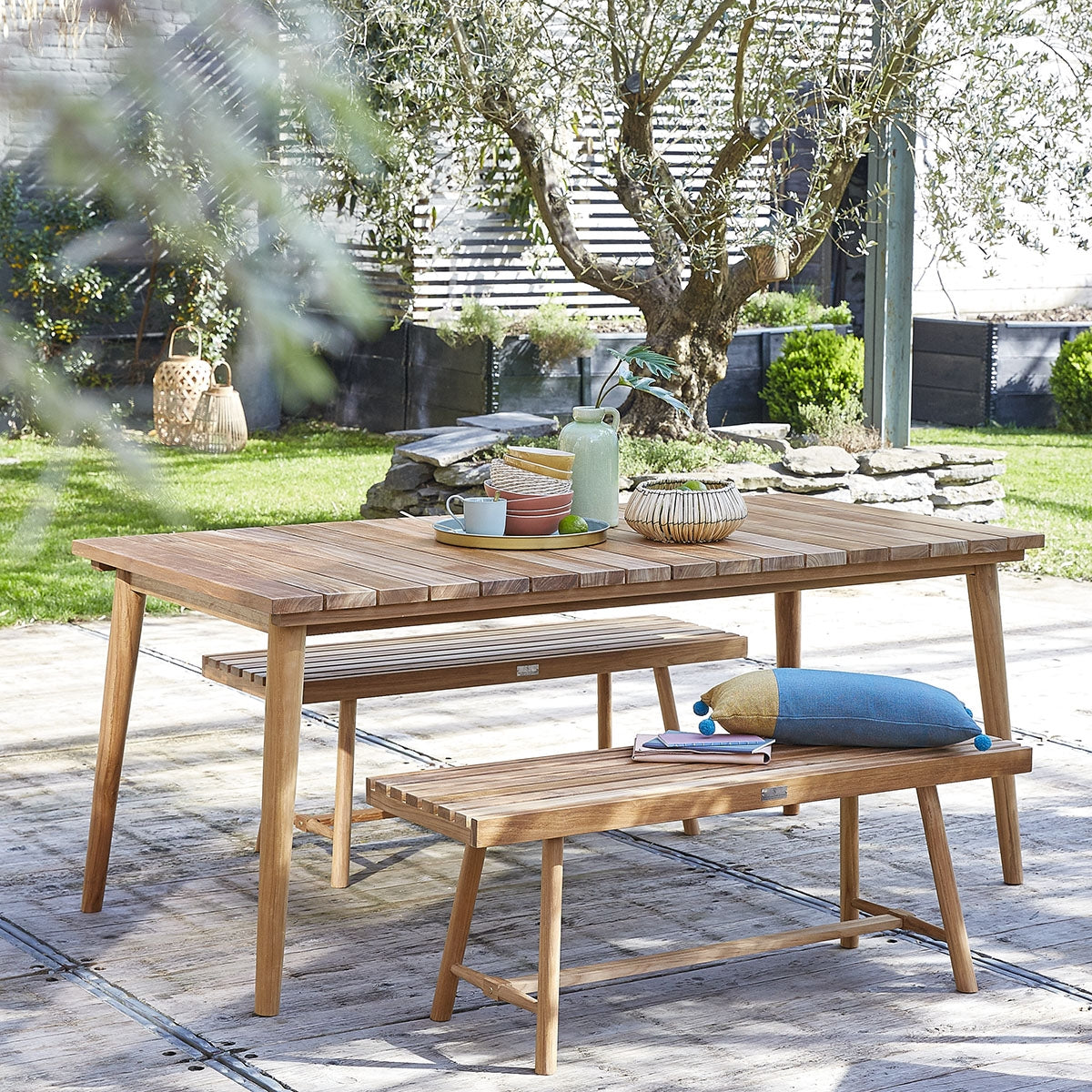 ESTHER - Gartentisch aus massivem Teakholz für 6/8 Pers.