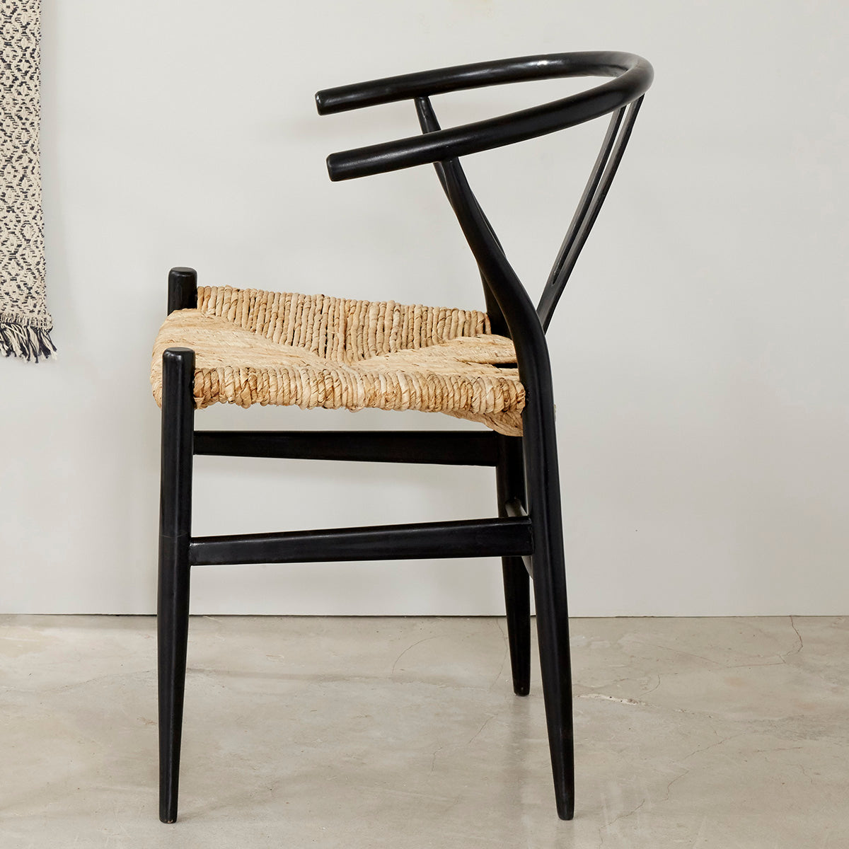 CAMILLE - 2er-Set Stühle aus massivem Mindi in Schwarz und natürlichem Seil