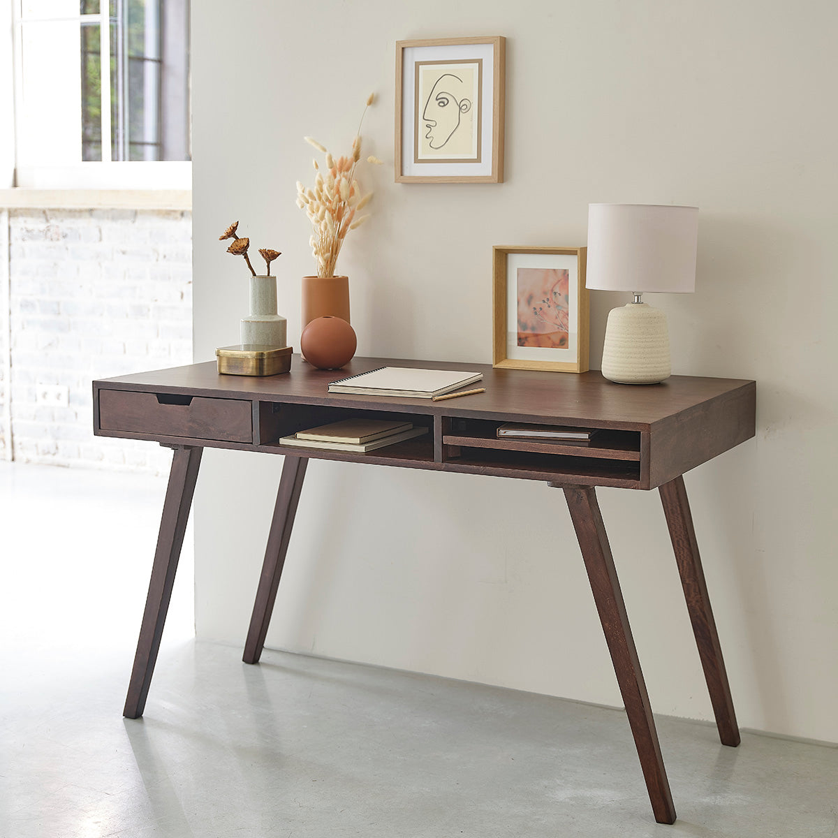 BRUNE - Schreibtisch aus massivem Mangoholz 120 cm