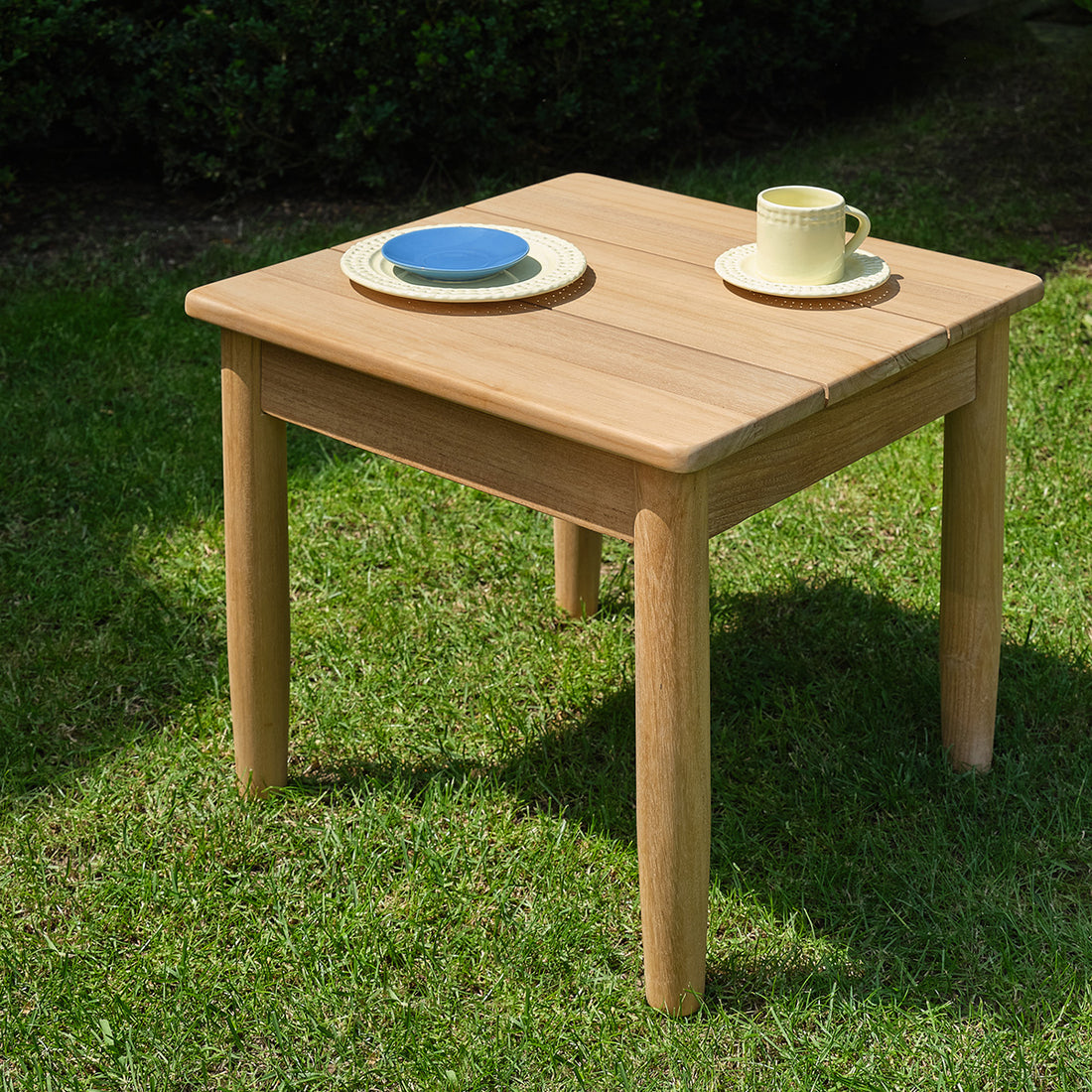 CALVI - Beistelltisch für den Garten aus massivem Premium-Teakholz