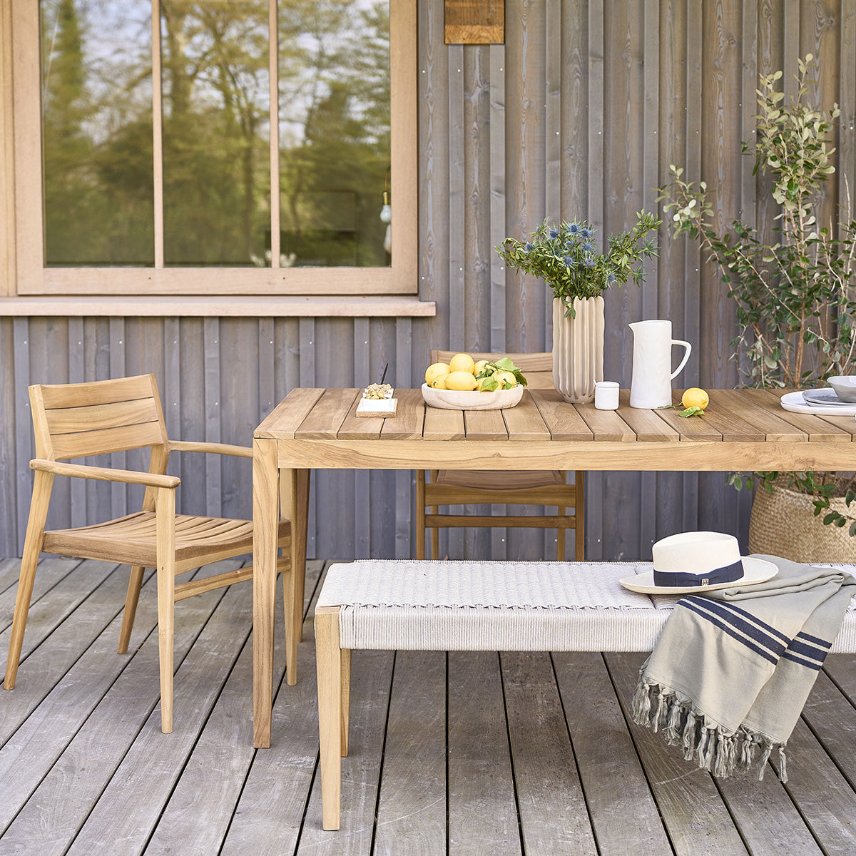 LIVIE - Gartenbank aus massivem Teakholz und beigem Tauwerk