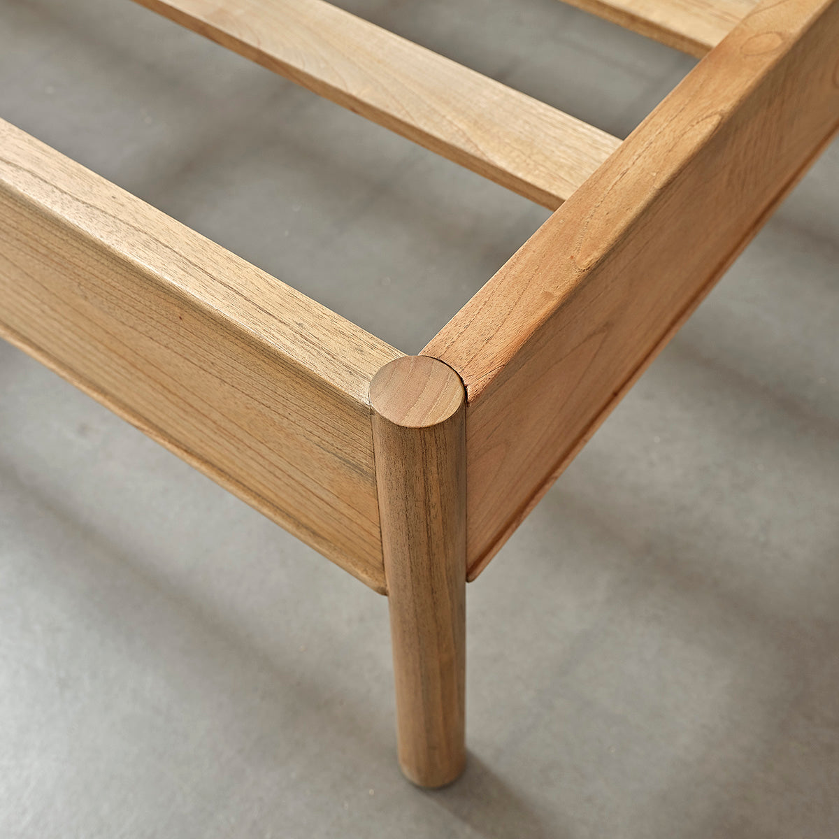 ESMEE - Bett aus massivem Mindi 160 cm