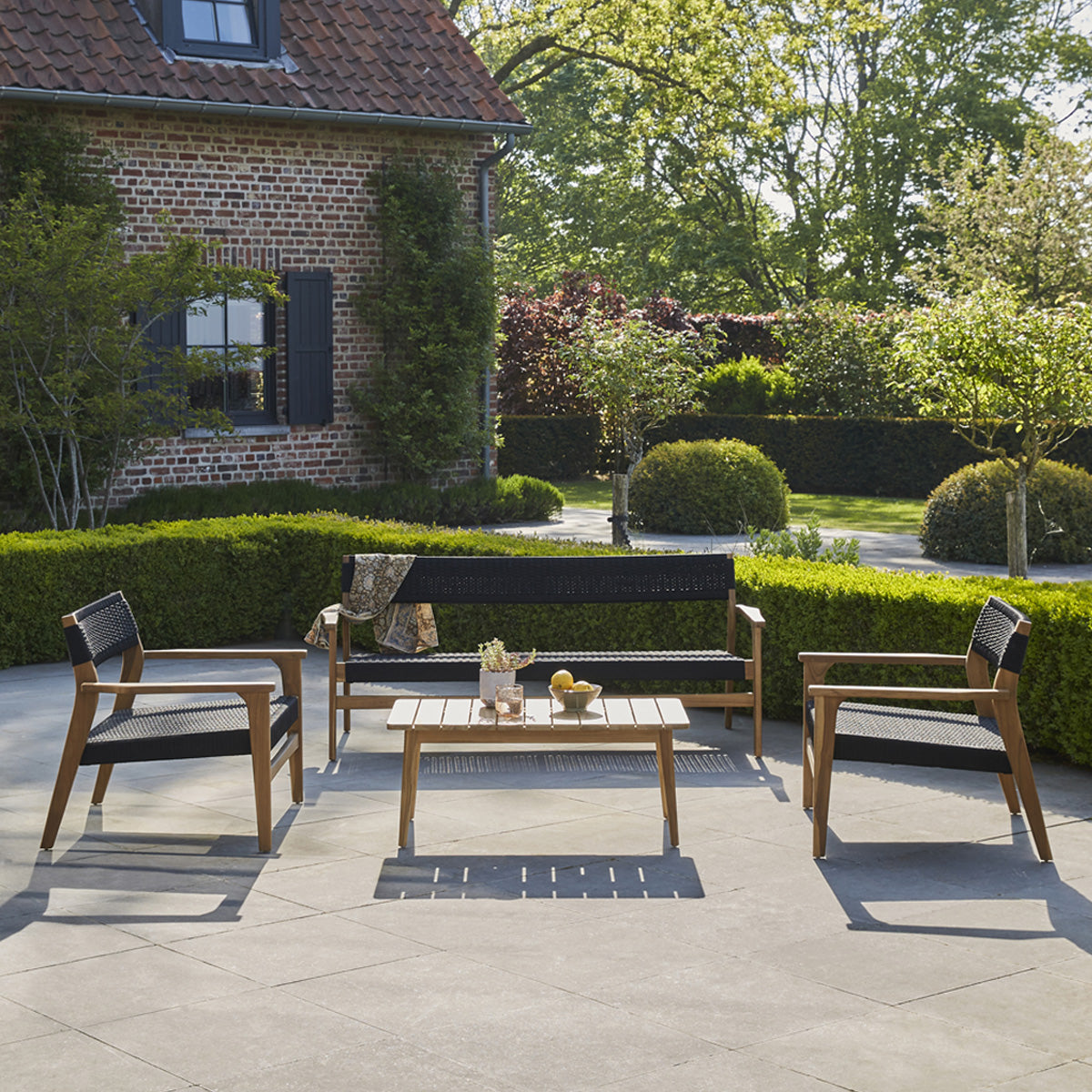 ESTHER - Garten-Couchtisch aus massivem Teakholz