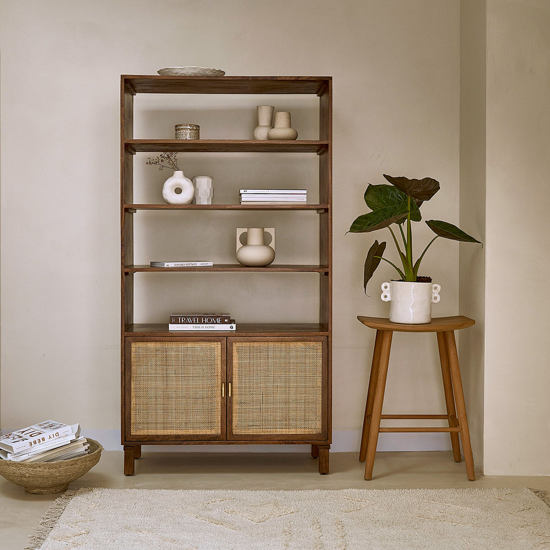 RAPHAEL - Bücherregal aus Mangoholz und Rohrgeflecht mit Walnuss-Finish 170 cm