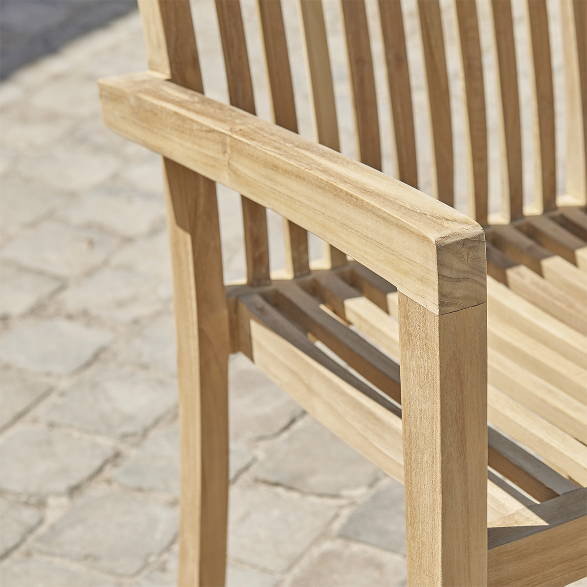 MALTE - Gartensessel aus massivem Teakholz stapelbar (2er Set)