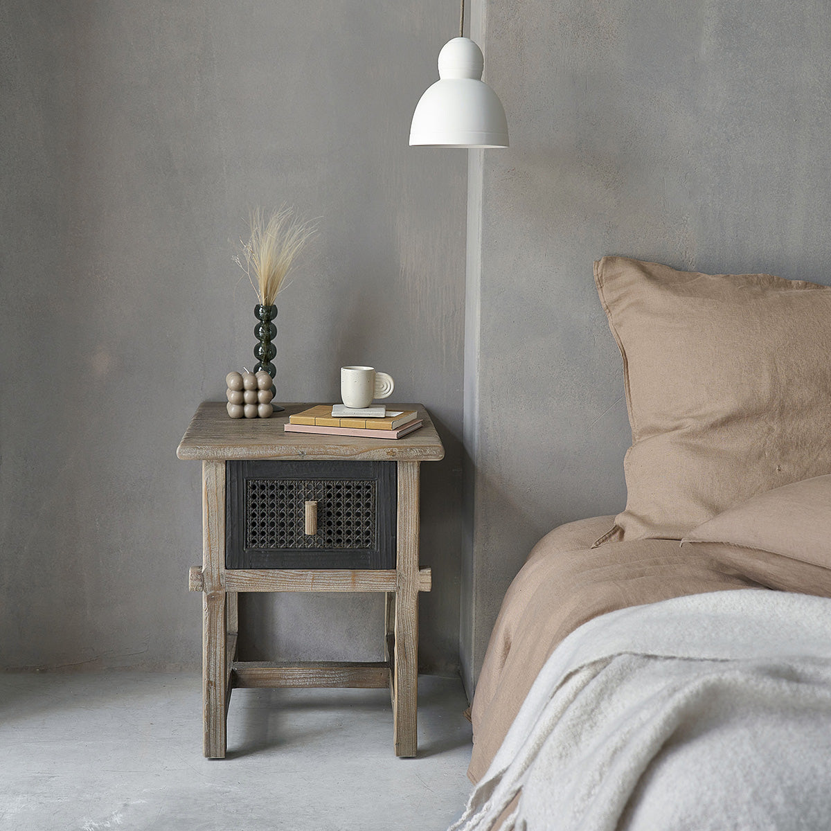 JUNKO - Nachttisch aus massivem recyceltem Holz 45 cm