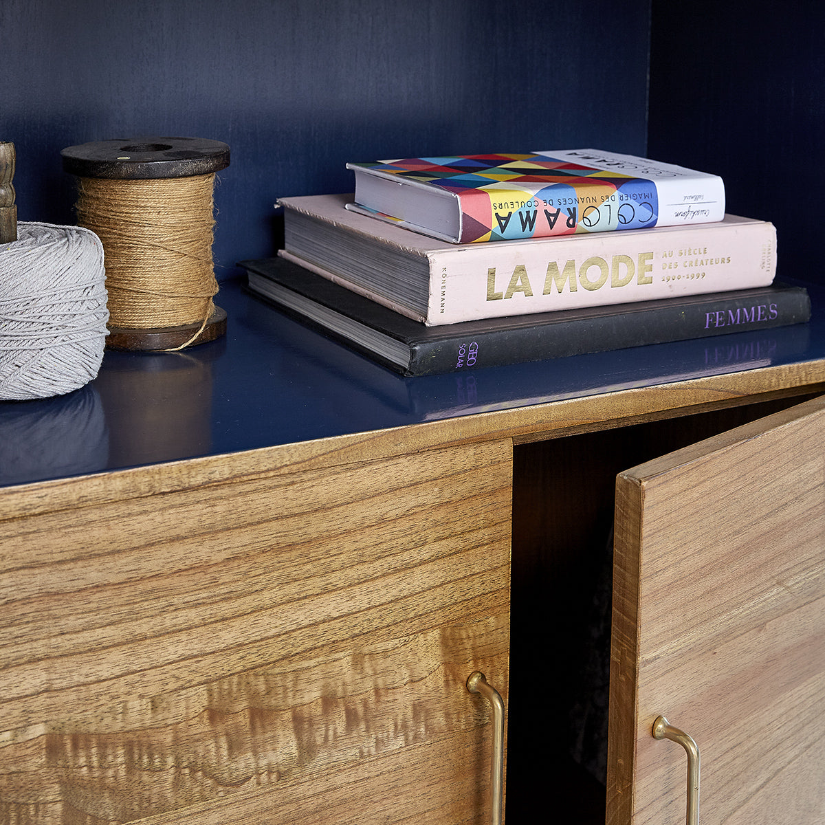 PIA - Bücherregal aus massivem Mindi-Holz 85 cm