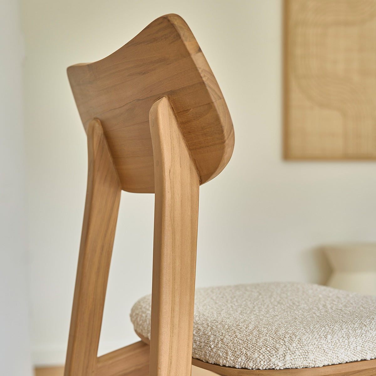 ADELE - Set aus 2 Stühlen aus massivem Teakholz mit Bouclé-Sitz