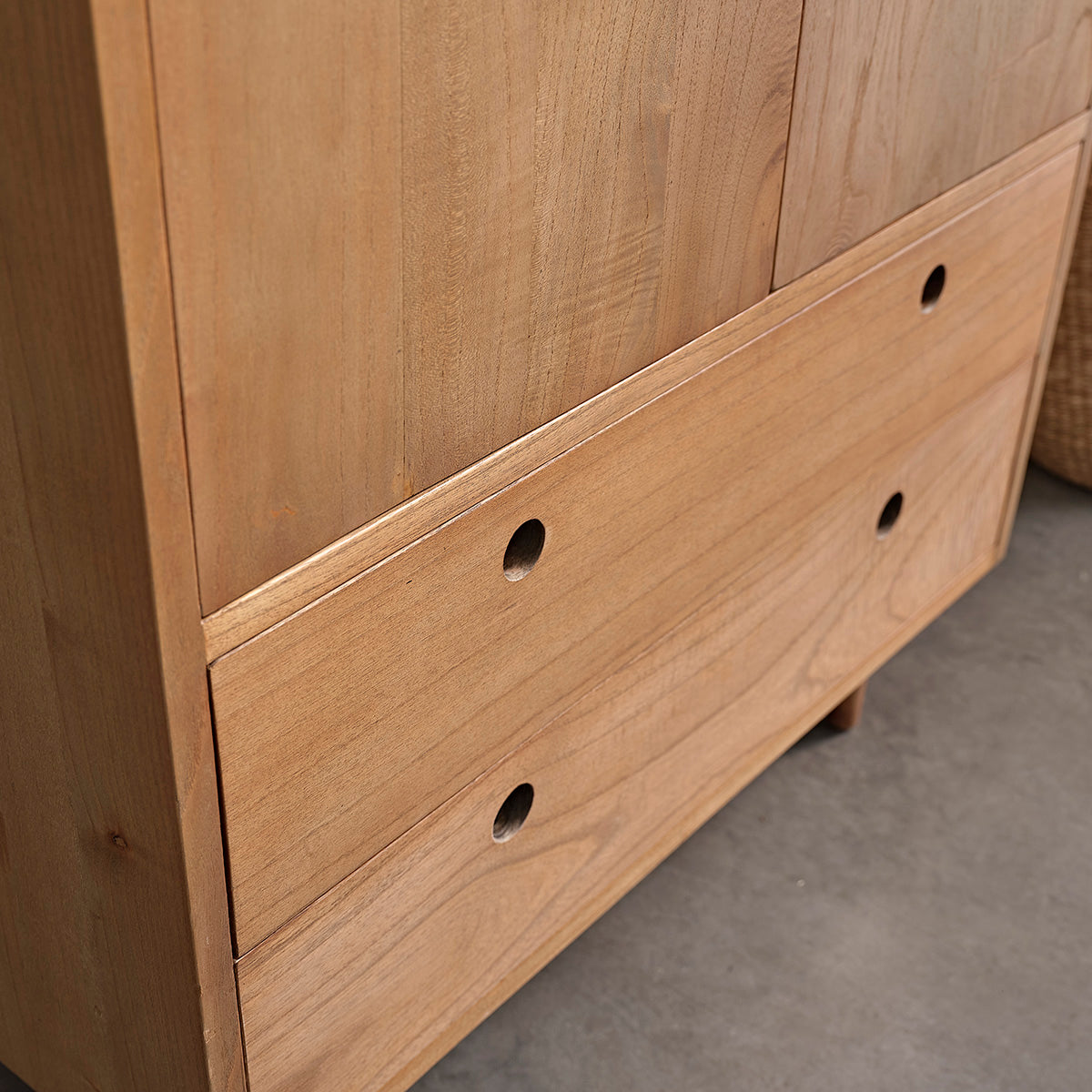 ESMEE - Massiver Mindi-Schrank 190