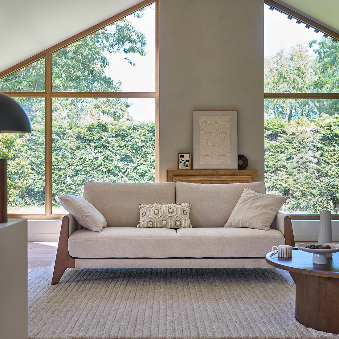 ONDINE - Gerades 3-Sitzer-Sofa aus Massivholz und cremefarbenem Samt