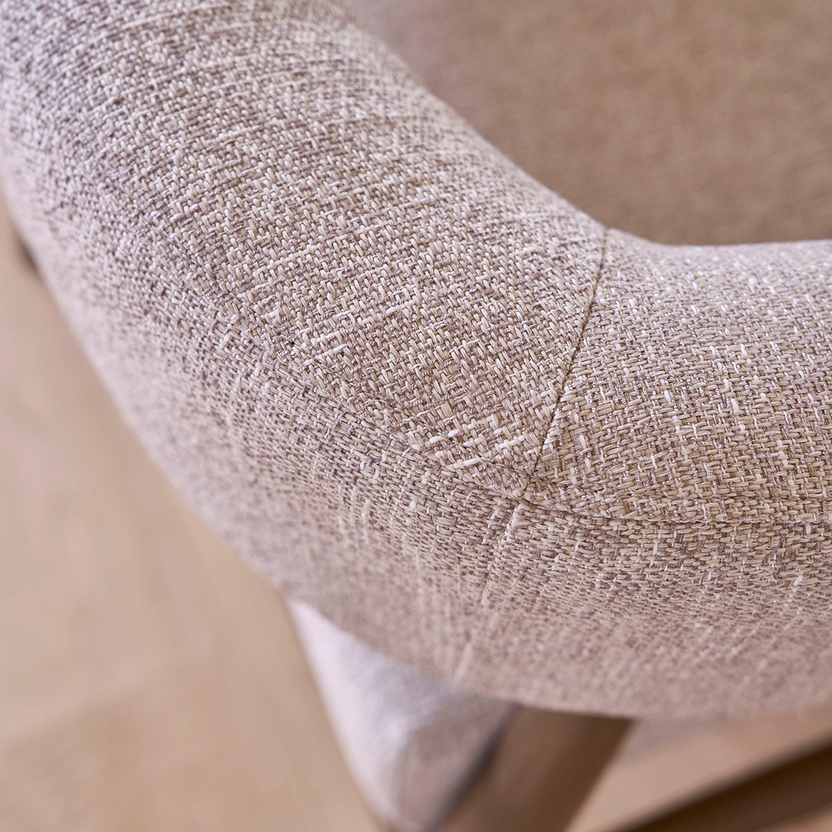 ÉLOI - Sessel aus Massivholz und cremefarbenem Strukturstoff