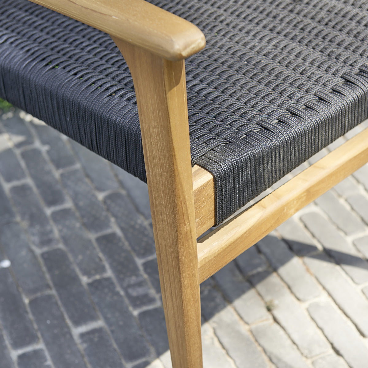 8B-fauteuil_de_jardin_en_teck_massif_et_cordage_noir_lot_de_2-05.jpg