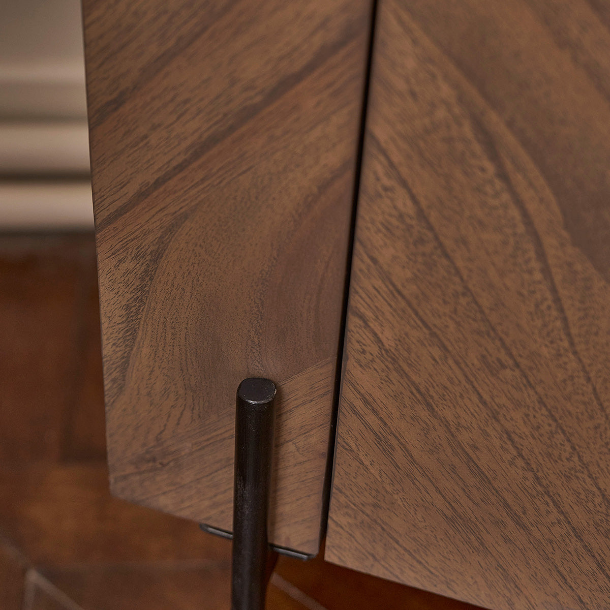 CALIX - Barmöbel aus massivem Mindi und Metall mit Nussbaum-Oberfläche 100 cm