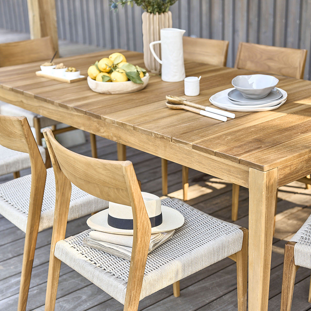 LIVIE - Gartenmöbel aus massivem Teakholz und mit beigem Seilsitz für 8 Pers.