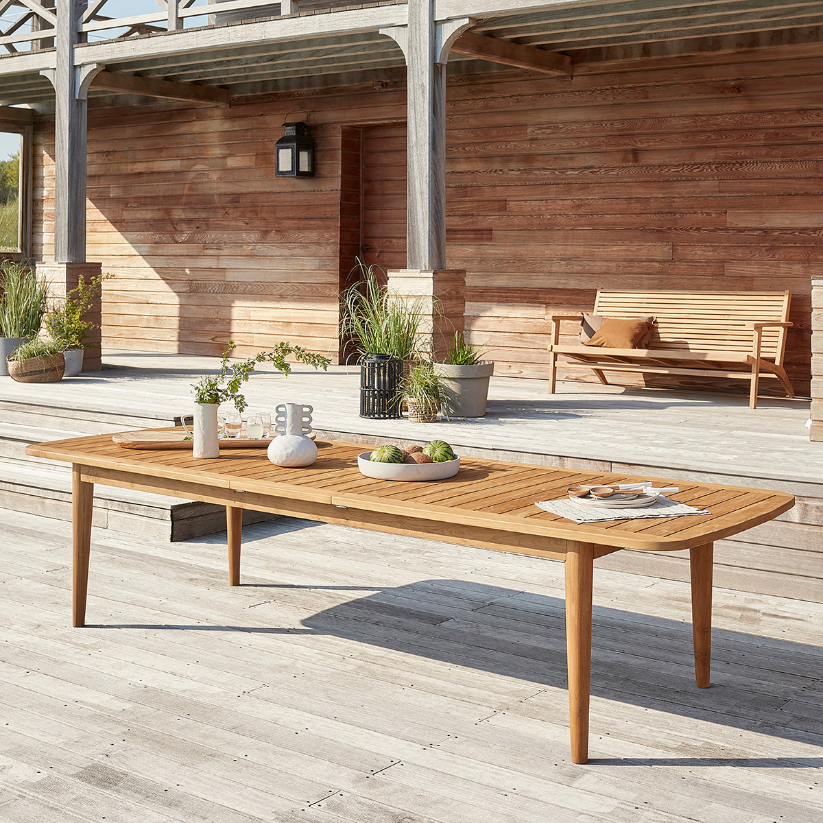 ESTHER - Ausziehbare Gartenmöbel aus massivem recyceltem Teakholz in Schwarz für 8/10 Pers.