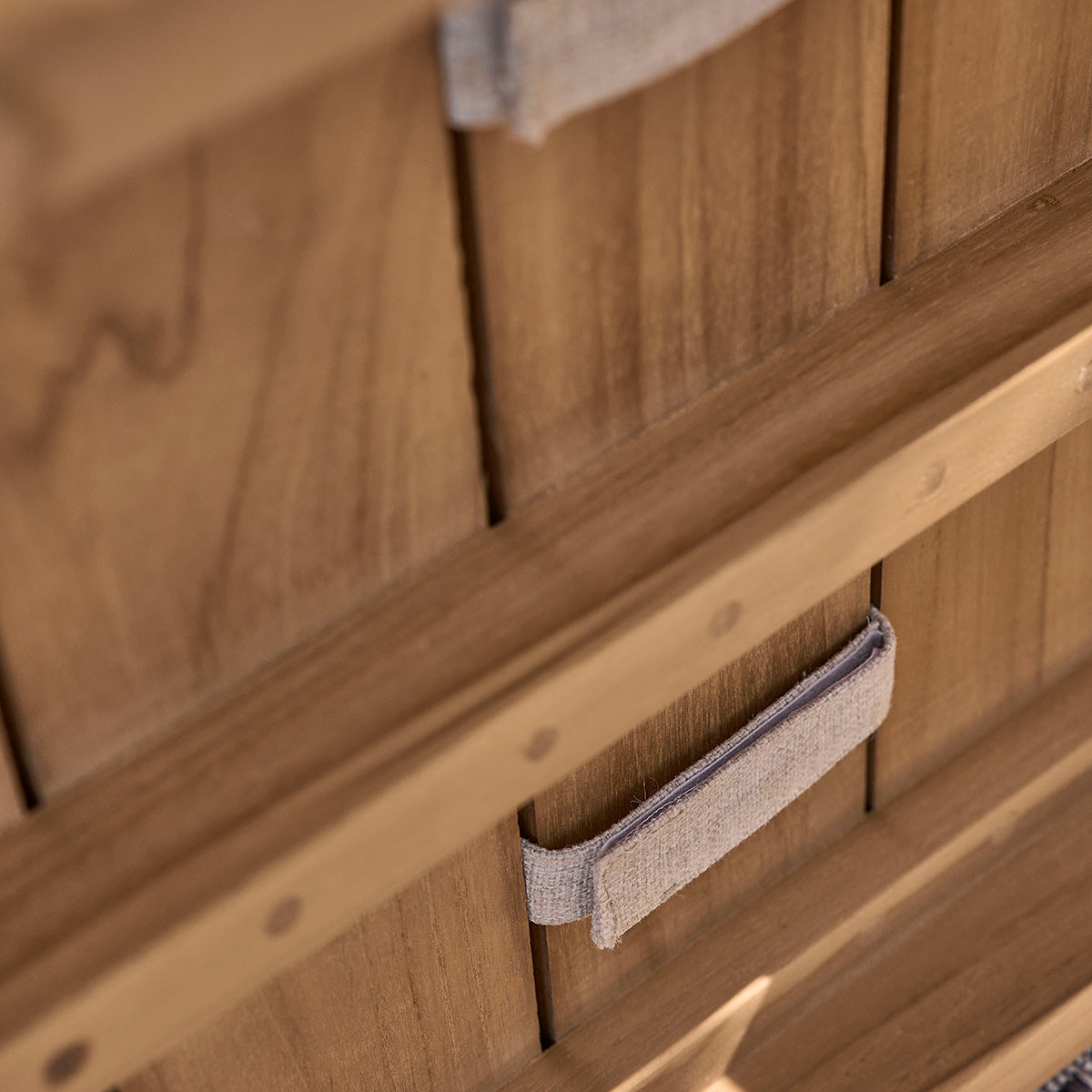 BARI - Gartenbank aus massivem Teakholz 180 cm mit Kissen