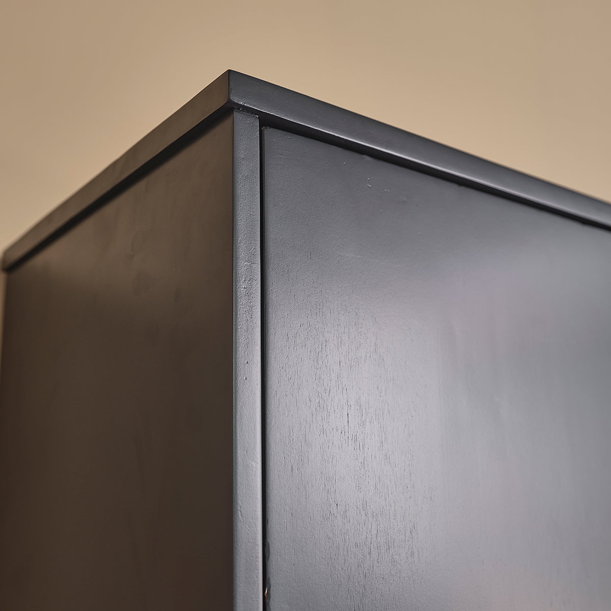 LUNA - schwarze Badezimmersäule aus Akazienholz 130 cm