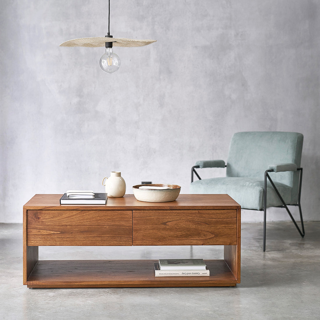 MILO - Couchtisch aus massivem Mindiholz mit Nussbaum-Oberfläche 120 cm