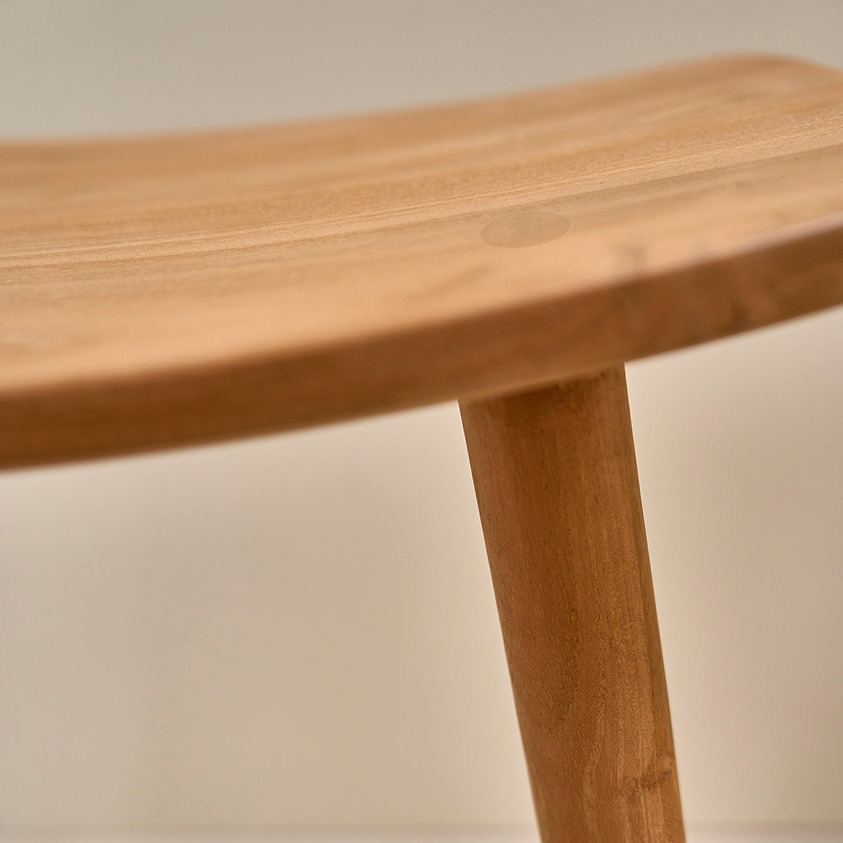 AMBRE - Set aus 2 Hockern aus massivem Teakholz 65 cm