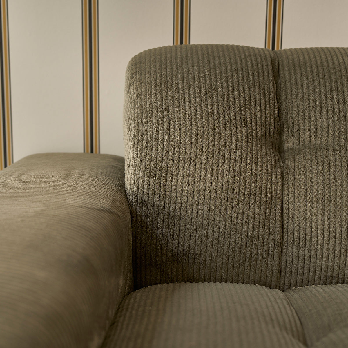 ALPHONSE - Gerades 4-Sitzer-Sofa aus khakifarbenem Cord