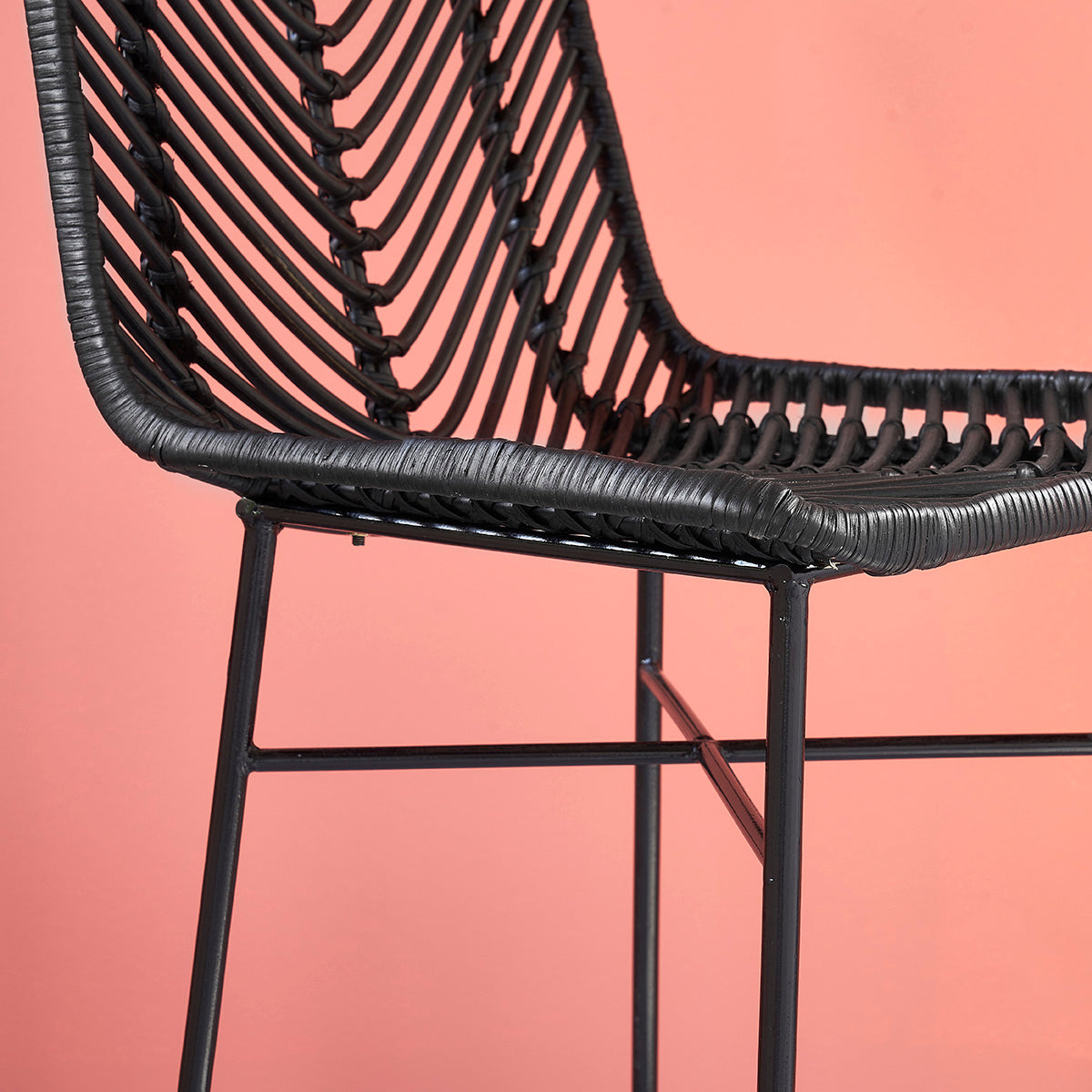 BOHEMA - Barhocker aus Rattan und schwarzem Metall